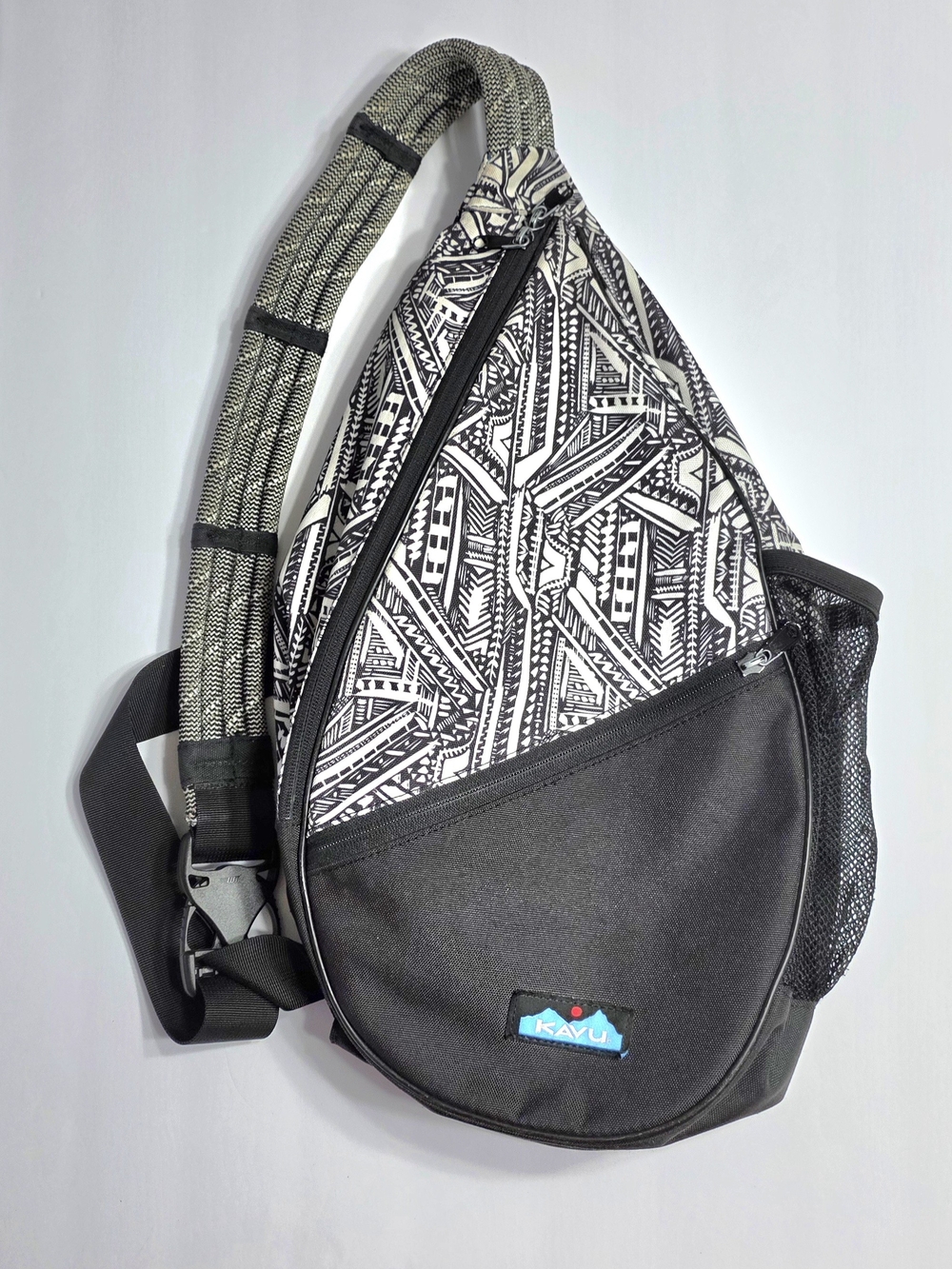 KAVU Paxton Pack Black & White Geometric Rope Sling Bag Bacpack Purse